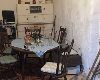 Guest house with whirlpool, swimming pool, playground, gastropub - Karmacs - Comedor