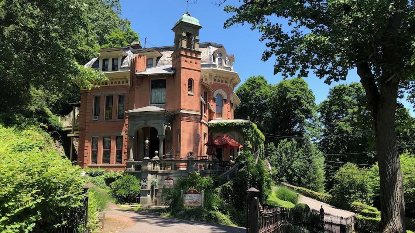 The Harry Packer Mansion