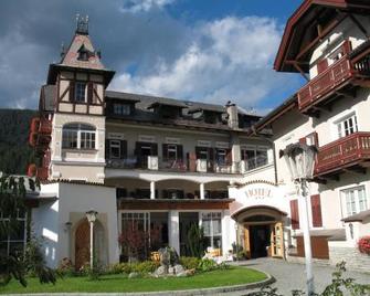 Hotel Bachmann - Villabassa/Niederdorf - Building
