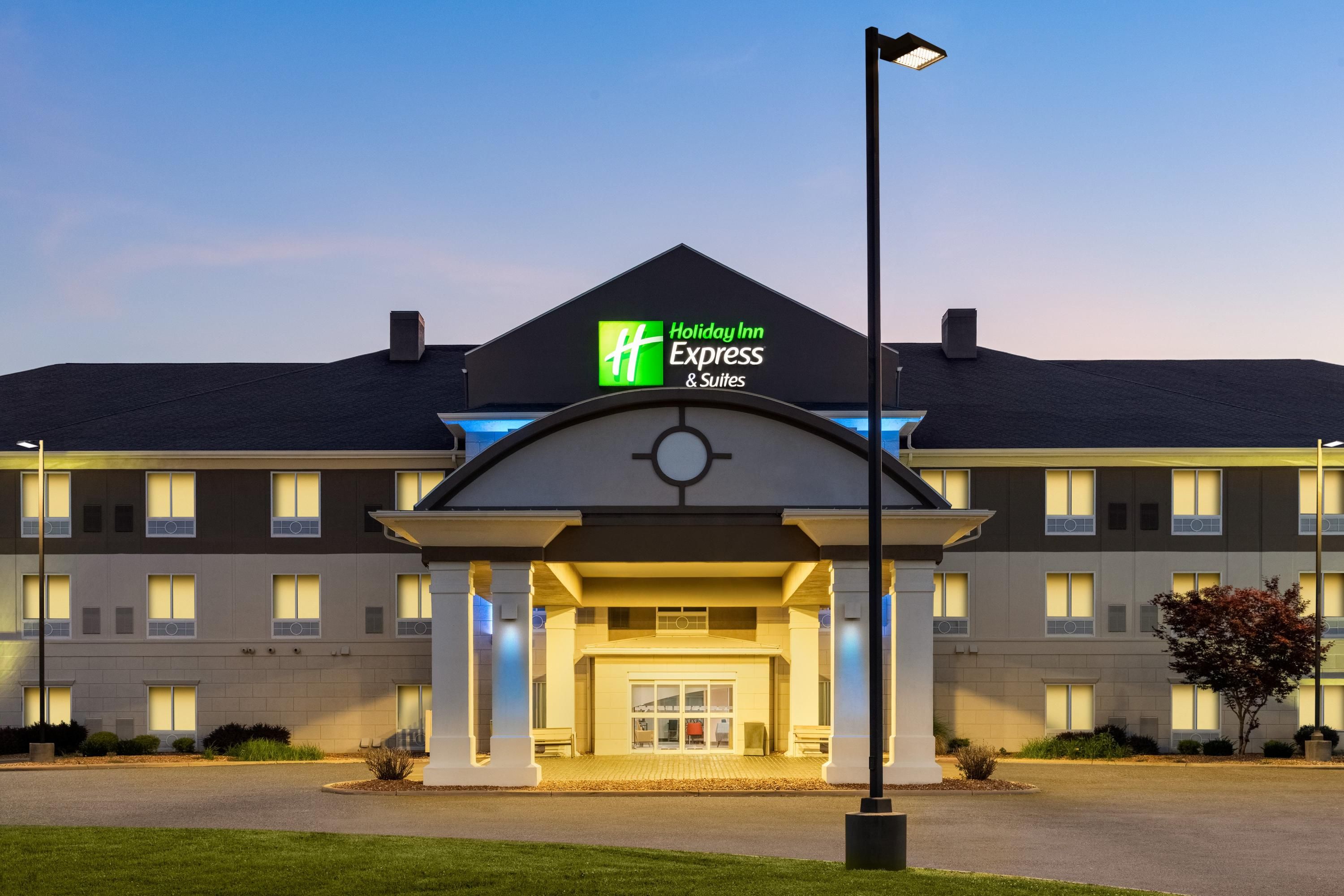 Holiday Inn Express & Suites North Fremont By IHG - Fremont - Edificio