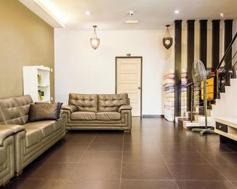 Value Inn Homestay by uBook - Butterworth - Wohnzimmer
