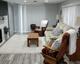 Bayside Cottage - Clear Lake - Wohnzimmer