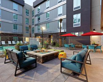 Home2 Suites by Hilton Temecula - Temecula - Uteplats