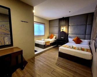 Dy Viajero Transient Hotel - Нага