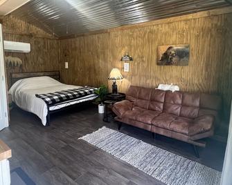 Grizzly Ranch - Geneva - Bedroom