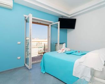 Guest House Emily Suites Sorrento - Sorrento - Camera da letto