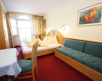 Cozy Holiday Home Amidst Mountains in Kleinarl - Kleinarl - Huiskamer