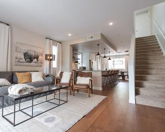 Townhome with Stunning Views & Modern Finishes - Missoula - Sala de estar