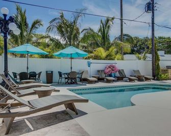 LuLu's Loggerhead Renovated | Walk to Siesta Key Beach | Heated Pool | Beach Gear Included! - Siesta Key - Piscine