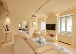 President Mezonet Apartment - Brno - Living room