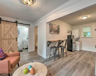 The Blackberry Place in Charlotte Fire Pit - Charlotte - Sala de estar