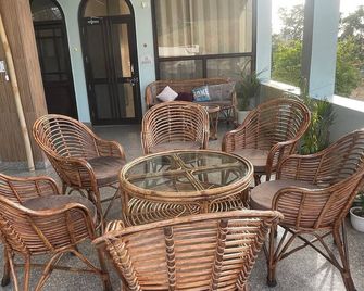 2-bedroom apartment in enchanting Rishikesh with AC, WiFi - Rishikesh - Patio