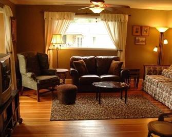 Shady Cove River House -Fly Fish, Raft, Hike or Just Relax - Shady Cove - Sala de estar