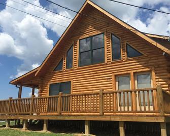 Gorgeous Log Home-Sleeps 12! - Fairfield - Building