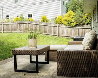 Charming 3-bedroom house with fenced in backyard in wonderful Worthington - Worthington - Patio