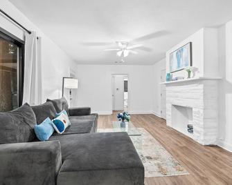 BentWood Oasis in Austin House - Austin - Sala de estar