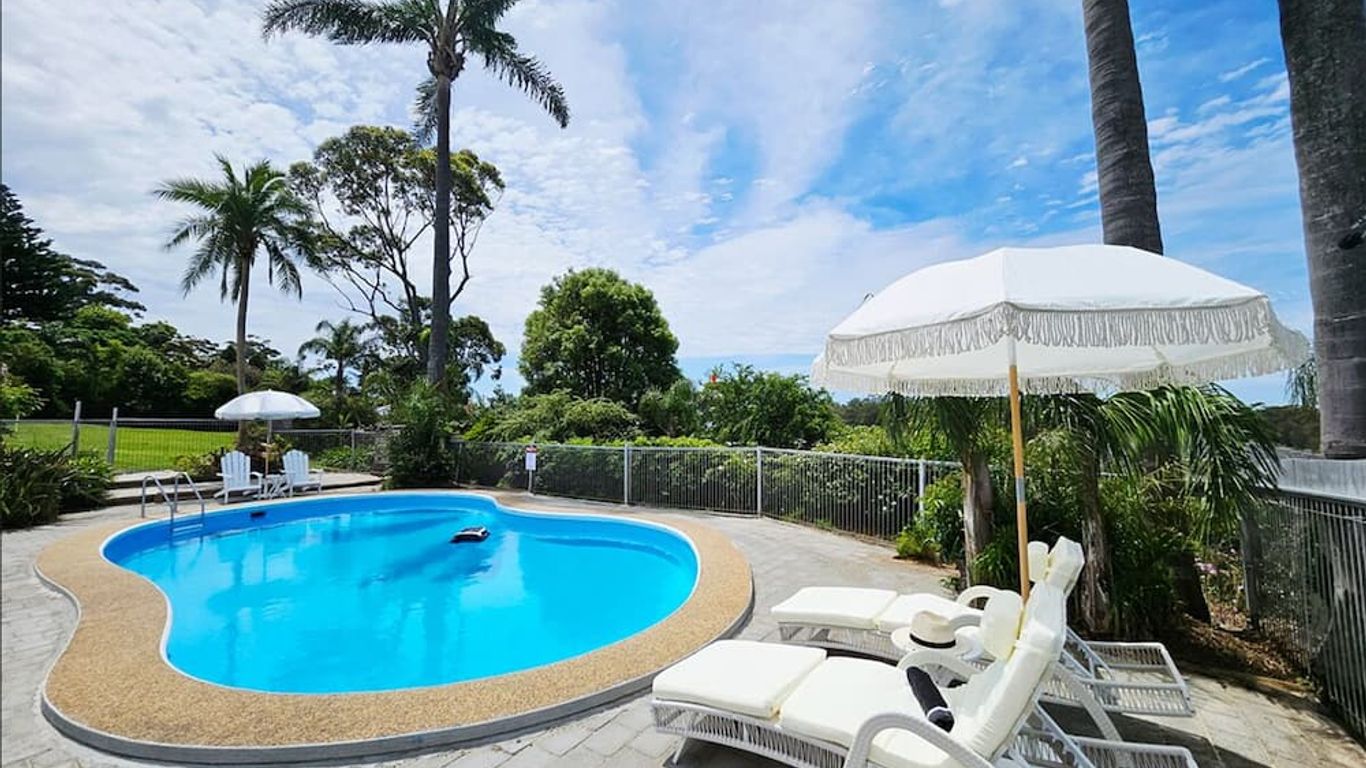 Mollymook Ocean View Motel - Welcoming Guests 18 Years and Older