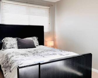 Spacious 2-bedroom apartment - Camrose - Bedroom