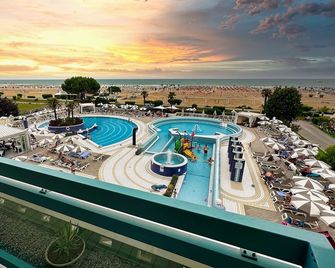 Aparthotel Imperial - Bibione - Pool