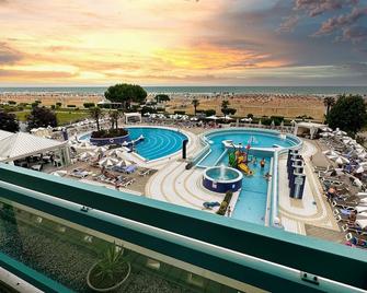 Aparthotel Imperial - Bibione - Bazén