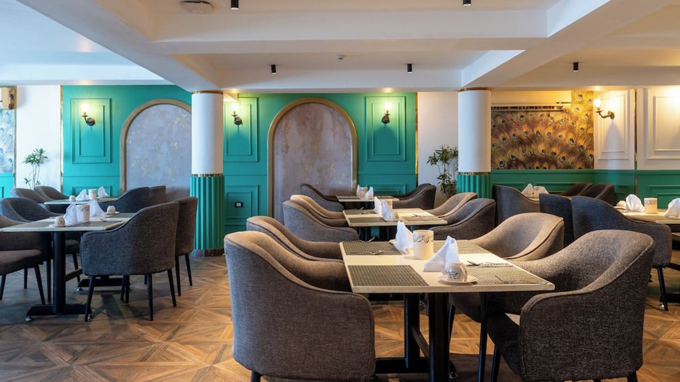 Panorama Ramsis Hotel & Cafe