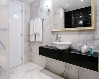 Qbic City Hotel - Lárnaca - Baño