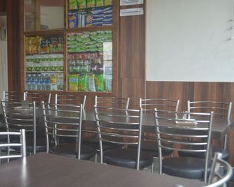 Centre Point Club & Resorts - Pālampur - Ресторан