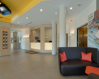 B&B Hotel Hamburg-Harburg - המבורג - דלפק קבלה