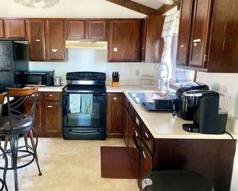 Lakefront! Gorgeous 3-bedroom house with AC in charming Montello- Buffalo Lake. - Montello - Cocina