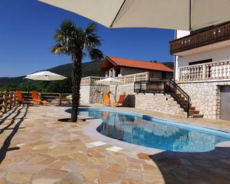 Green Room B&B at Villa Bora Moscenicka Draga - Mošćenice - Pool