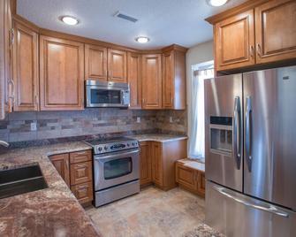 330: Glt Hotel Pentouse Suite - Pueblo - Kitchen