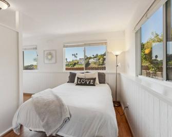 Whitney Oceanview Studio - Summerland - Schlafzimmer