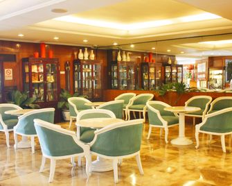 The Aloha Hotel - Manila - Lobby