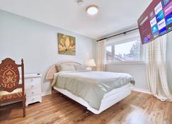 Newly Renovated Detached House - Toronto - Bedroom