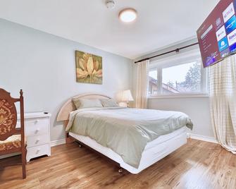 Newly Renovated Detached House - Toronto - Bedroom