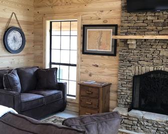 Cabins At Midway, Tombigbee - Fulton - Вітальня