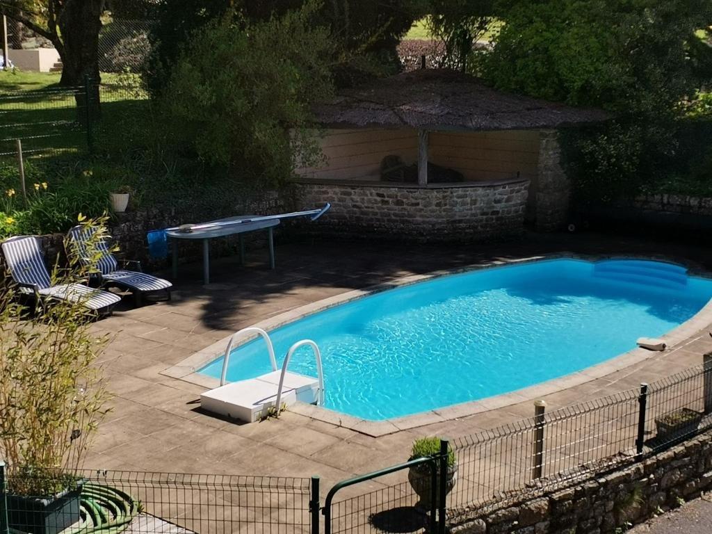 Chambres D'hotes Avec Piscine Aux Agapanthes De Cromel - Mont Saint ...