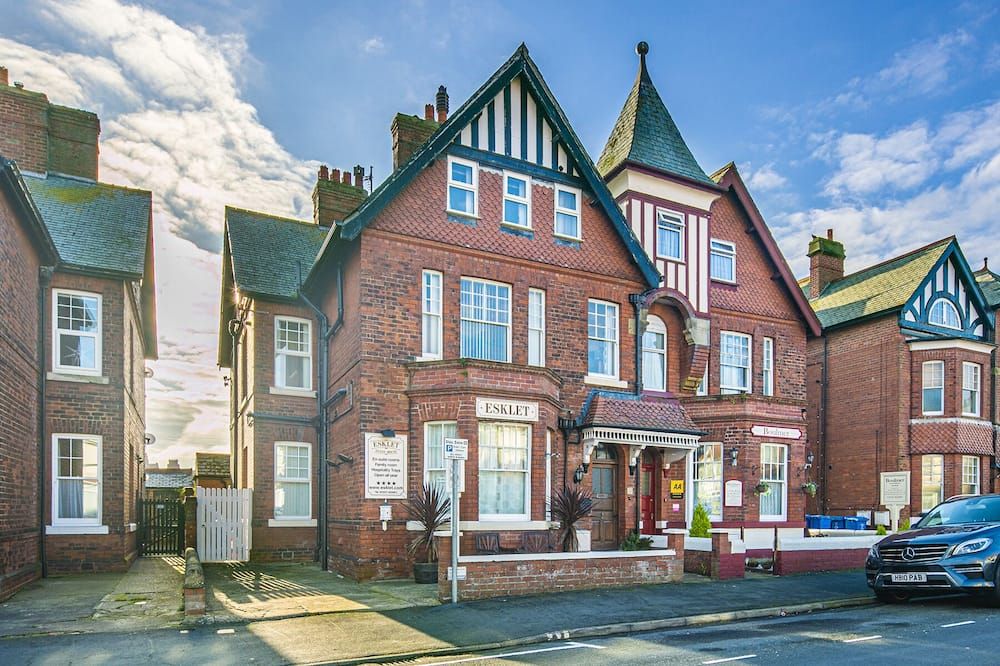 إسكليت جيست هاوس - ويتبي - مبنى