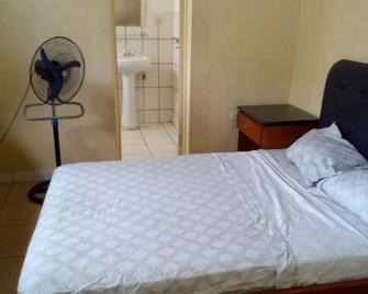 Green Bamboo Hotel - Freetown - Habitación