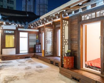 Hanok1942 - Tegu - Budova