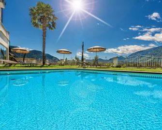 Small & Beautiful Hotel Gnaid - Tirolo - Pool