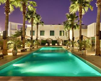 Palmyard Hotel - Manama - Alberca