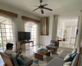 Gran casa con Alberca - Mérida - Living room