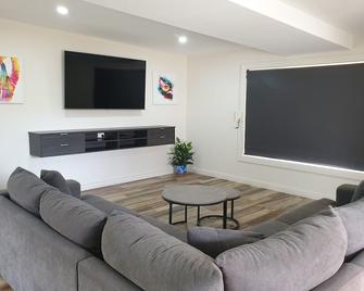 Heinlen on Bridges Street - Mount Gambier - Living room