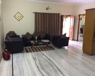 Urban Oasis - Hyderabad - Living room