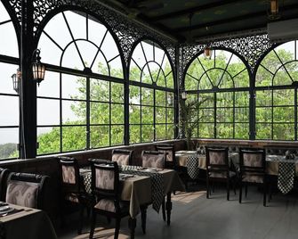 Dharm Resort - Varanasi - Restaurant