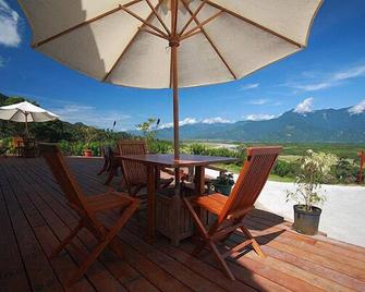 Yi-He Golden Homestay - Shoufeng Township - Veranda