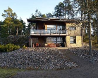 Cosy seaside villa at walking distance to the pictoresque old town of Naantali - Naantali - Edificio