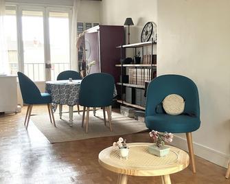 Beau 3 Pièces Ensoleillé à La Garenne-Colombes, Idéal Pour Visiter Paris! - La Garenne-Colombes - Dining room