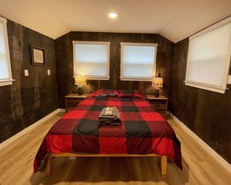 Charming Camp on quiet Richardson Pond - Oquossoc - Bedroom